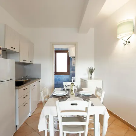 Pierre & 4* Vignola Mare