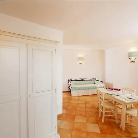 Pierre & 4* Vignola Mare