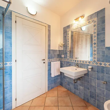 Pierre & 4* Vignola Mare