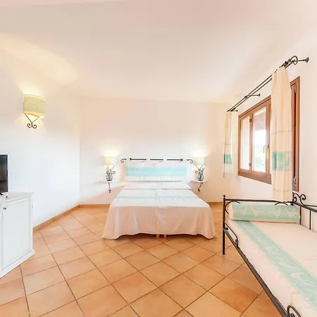 Pierre & 4* Vignola Mare